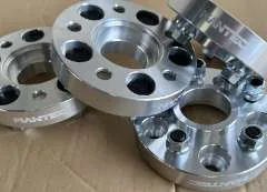 Genuine Land Rover Discovery 2 & Range Rover P38 30mm Silver/Black Alloy Wheel Spacers LR302